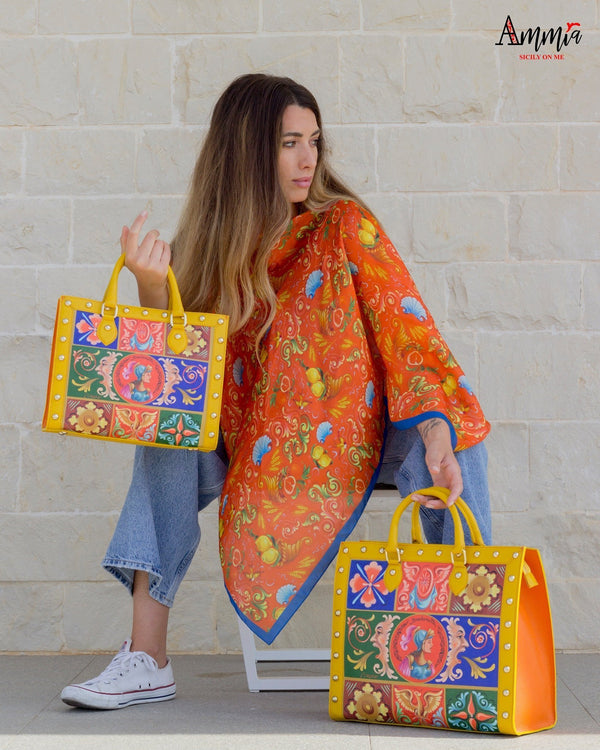 Small Shopping Bag Busy Ammia - Bradamante - Gialla e Arancio - indossata
