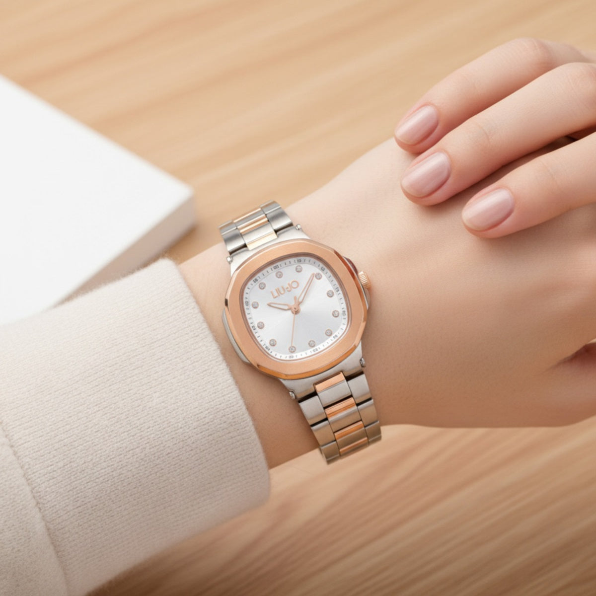 Orologio Liu Jo - Jamel - TLJ2885 indossato
