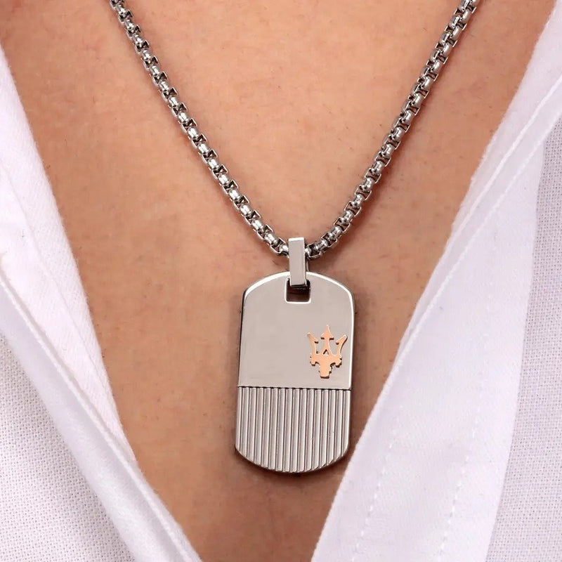 COLLANA MASERATI JEWELS - JM121ATK08 indossata