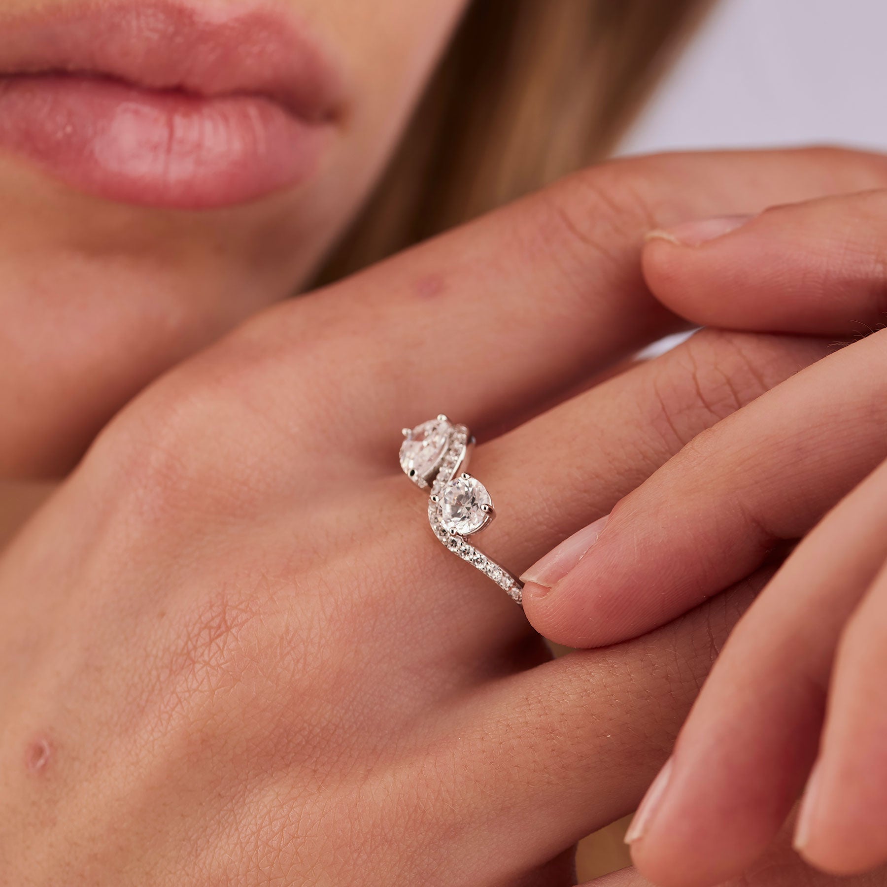 Anello Fancy - Infinity White - FIW186 indossato