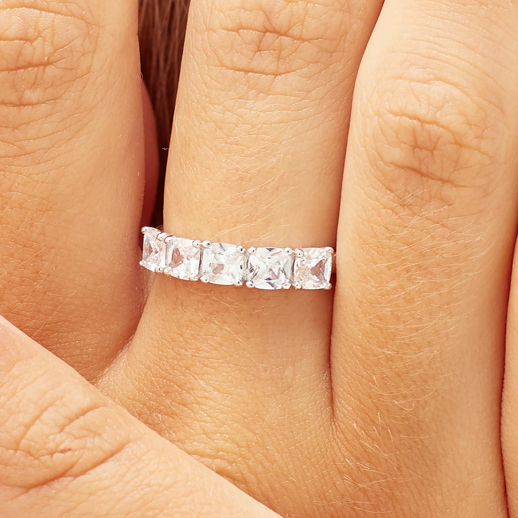 Anello Fancy - Infinity White - FIW25 indossato