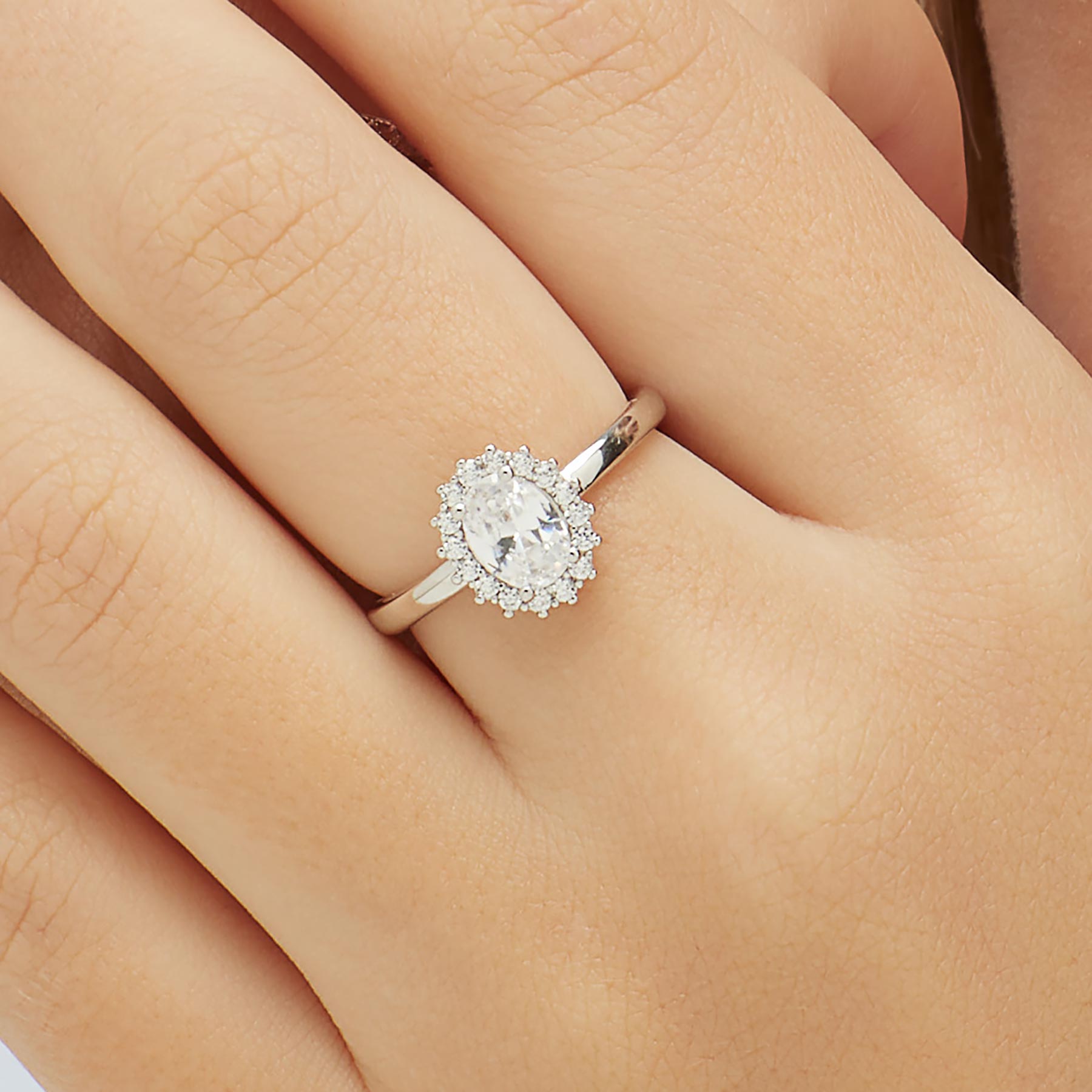 Anello Fancy - Infinity White - FIW79 indossato
