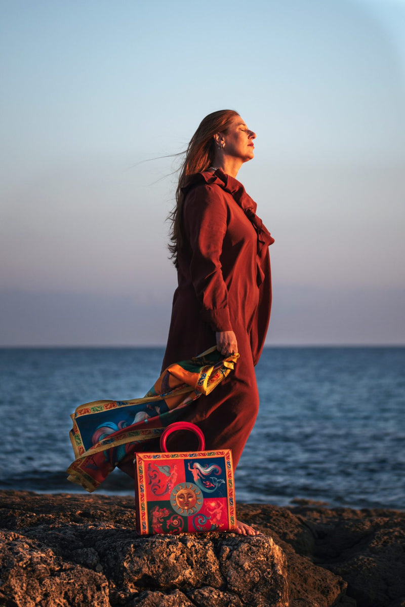 Small Shopping Bag Ammia - Quattro Elementi indossata