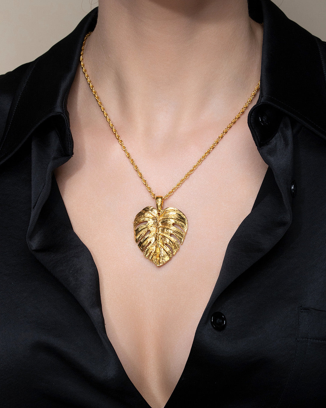 Collana Monstera Gold - 60000048 indossata