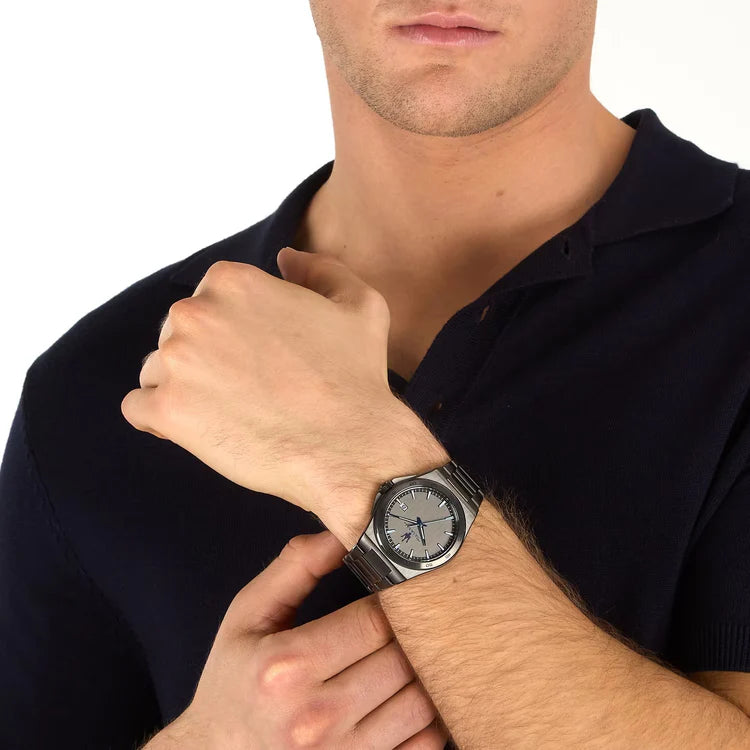 Orologio Maserati - Dark Edition - Velocità Slim - R8853154001 indossato