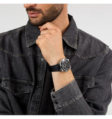 OROLOGIO SECTOR C300 - R3271301001 indossato