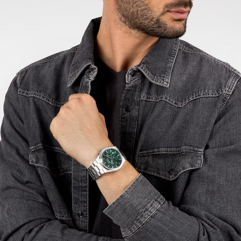 OROLOGIO SECTOR C300 - R3273301002 indossato